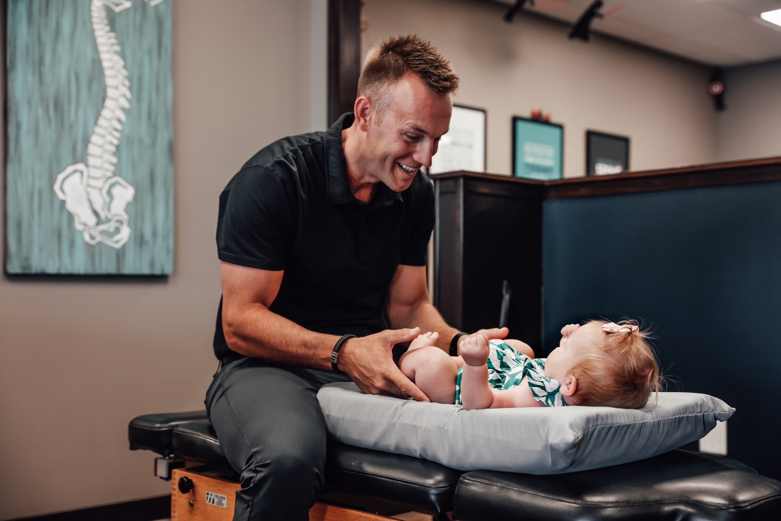 Dr. Travis Howell adjusting a patient at Howell Chiropractic in Davenport